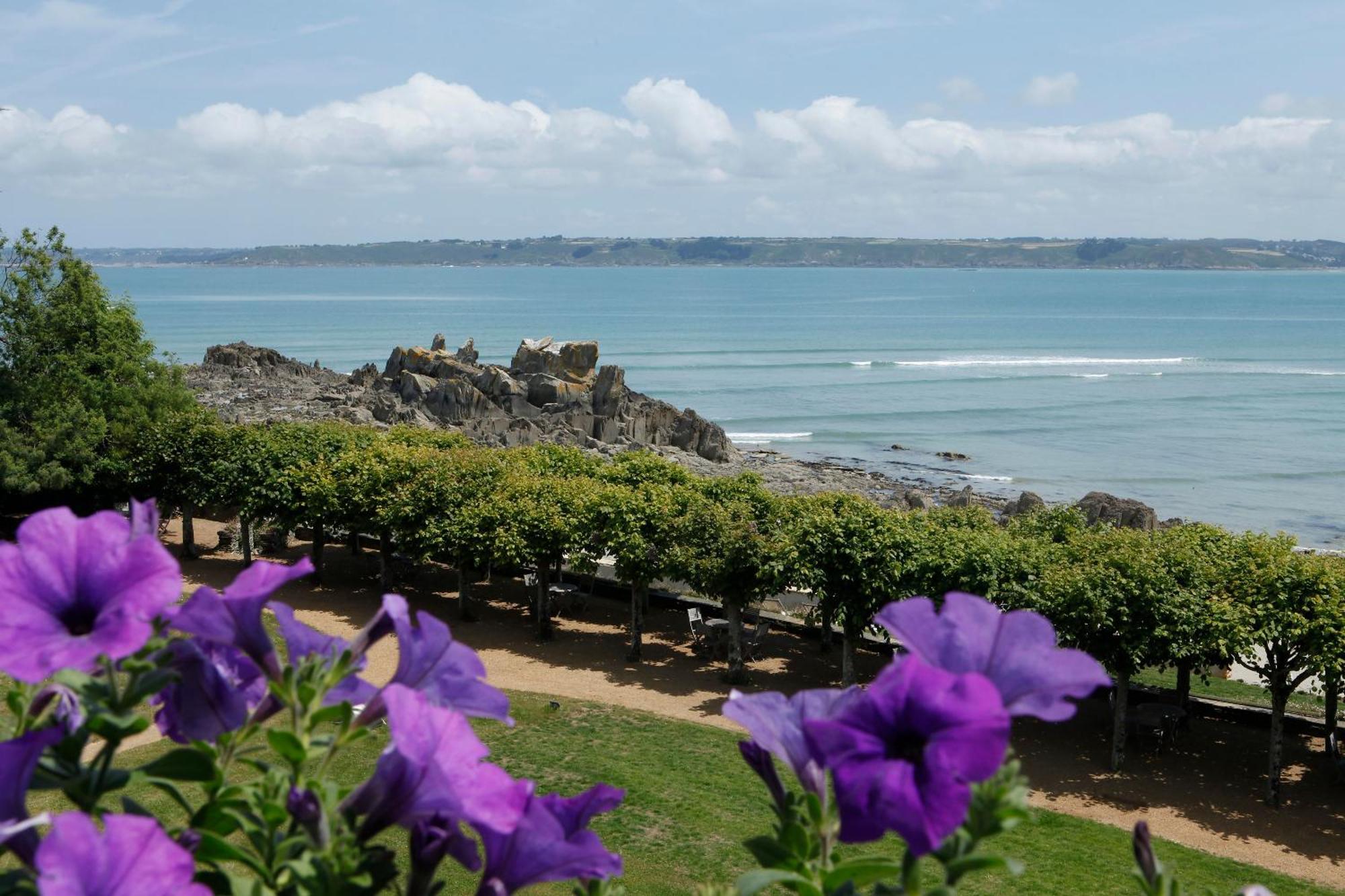 Le Grand Hotel Des Bains & Spa - Bretagne Locquirec Ngoại thất bức ảnh